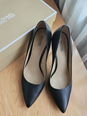 MICHAEL Michael Kors Black Pointed-Toe Pumps